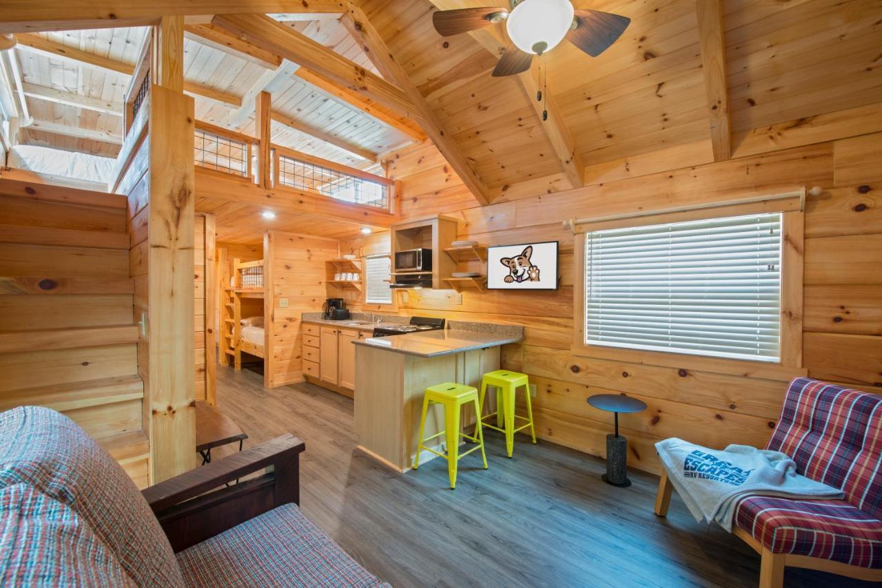 Great Escapes Rv Resort Bryan College Station Esterno foto