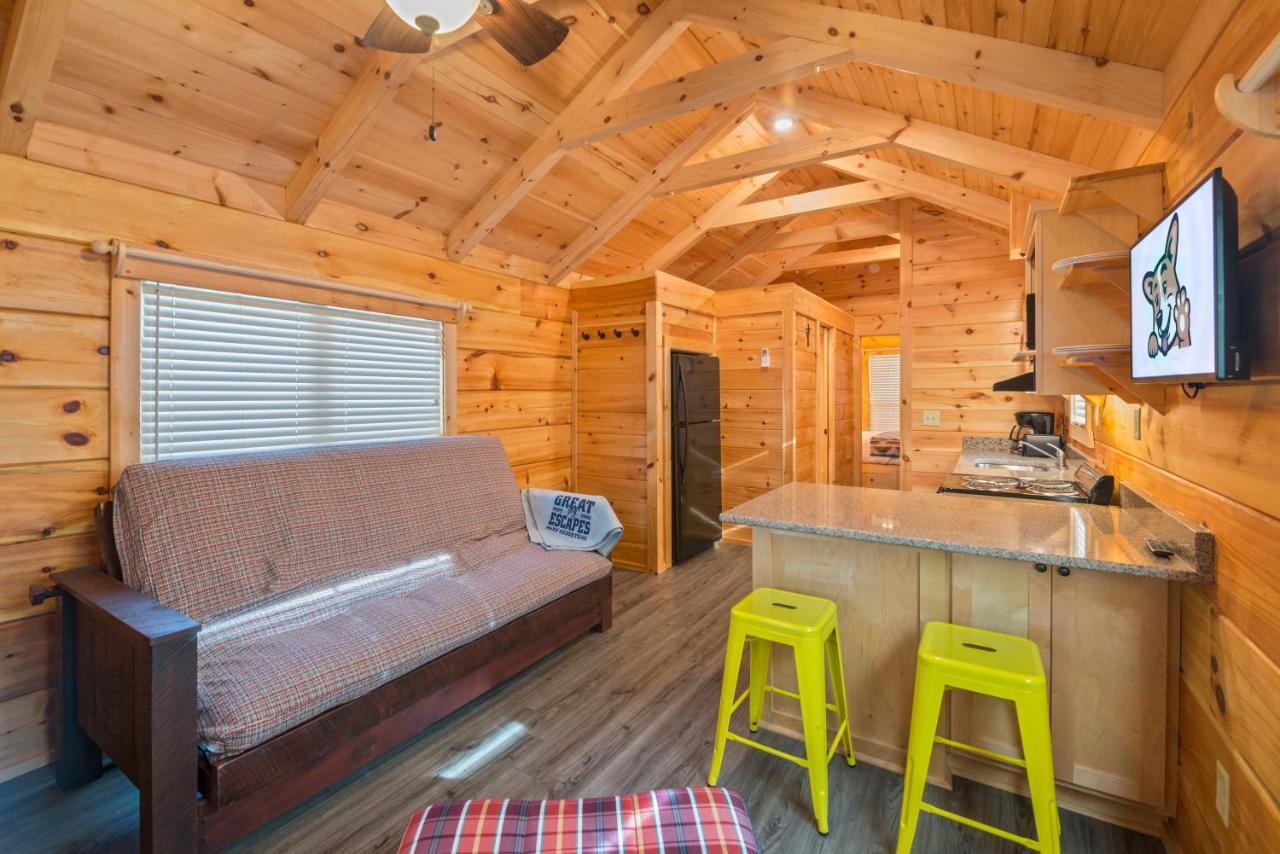 Great Escapes Rv Resort Bryan College Station Esterno foto