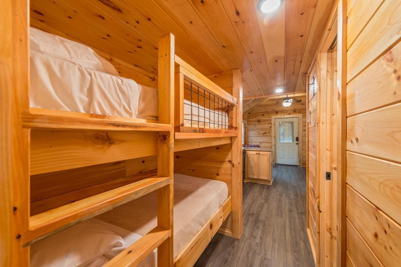 Great Escapes Rv Resort Bryan College Station Esterno foto