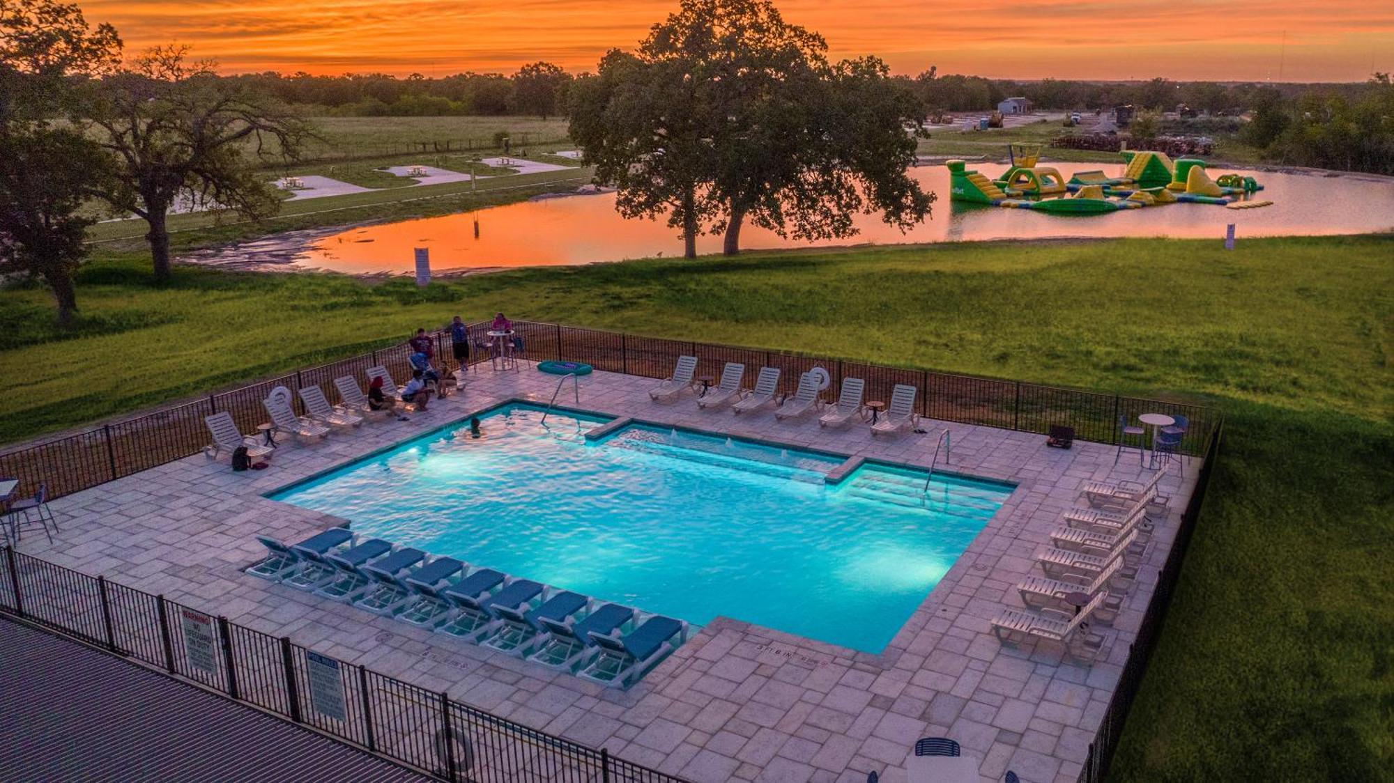Great Escapes Rv Resort Bryan College Station Esterno foto